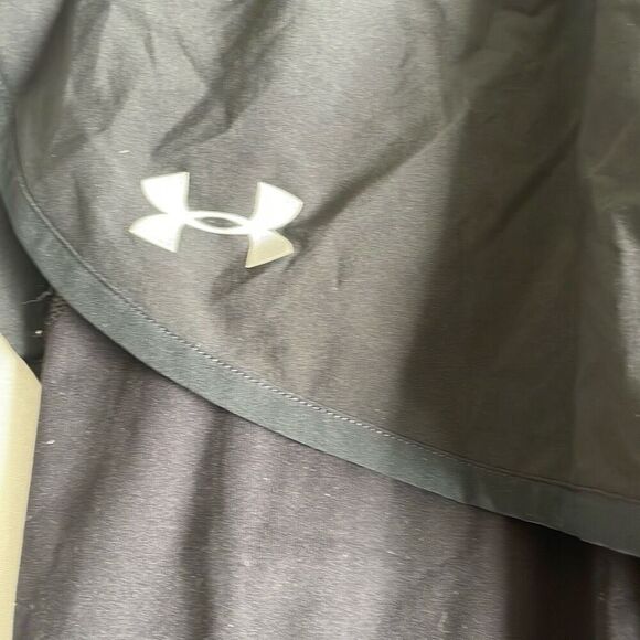 Under Armour Black Women’s Running Shorts w Built-in Leggings - Size Med - Picture 10 of 12